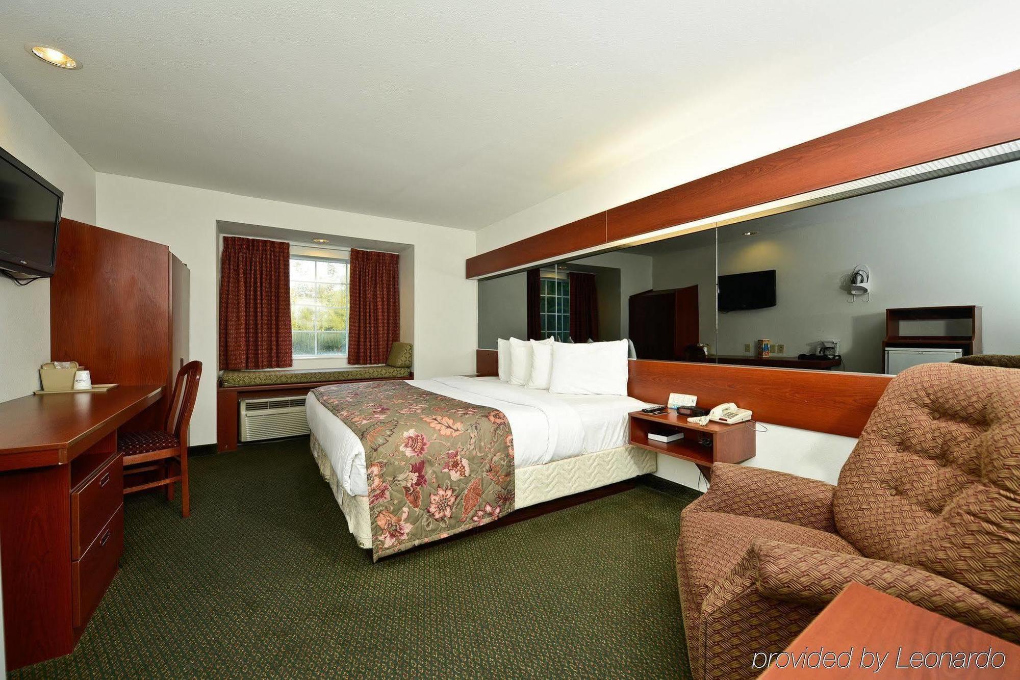 Americas Best Value Inn Lake Charles Interstate 210 Exterior photo